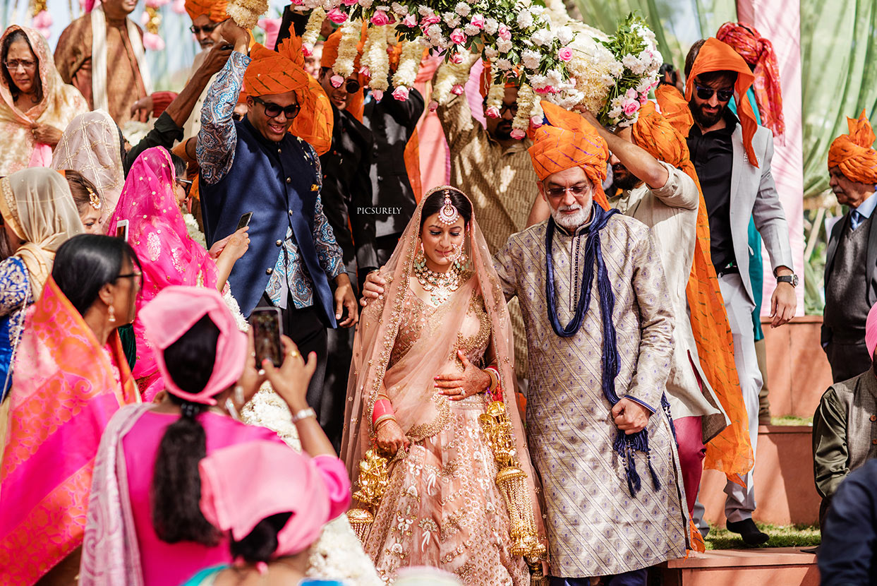 Picsurely Wedding Photographer Mumbai