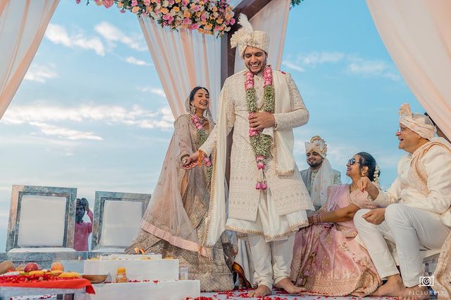 The latest trends and styles in candid wedding photography